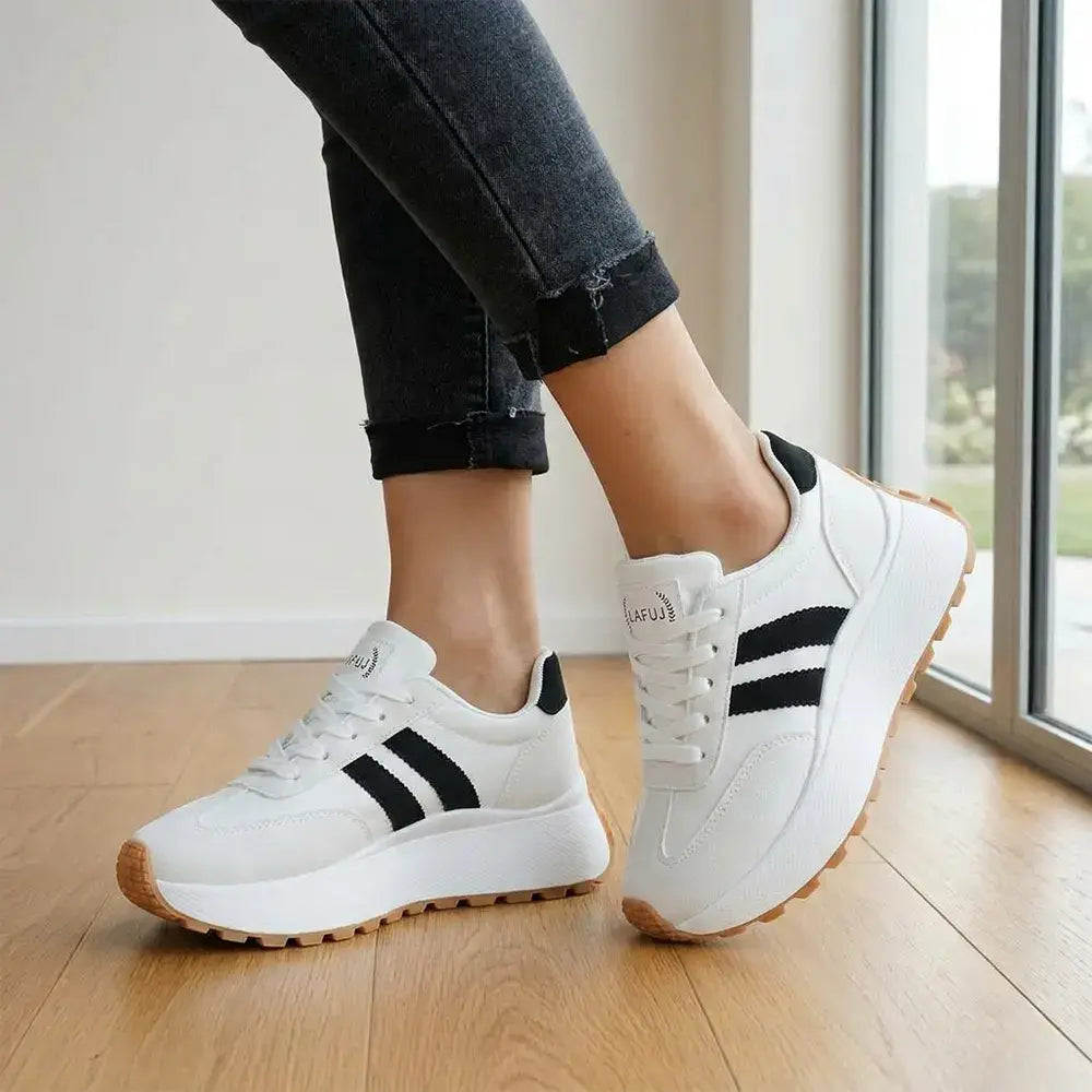 【Időkorlátozott 50% kedvezmény!】👟【Méret: 35 – 45】Női retro sportos szabadidőcipő, vastag talppal és magasító hatással