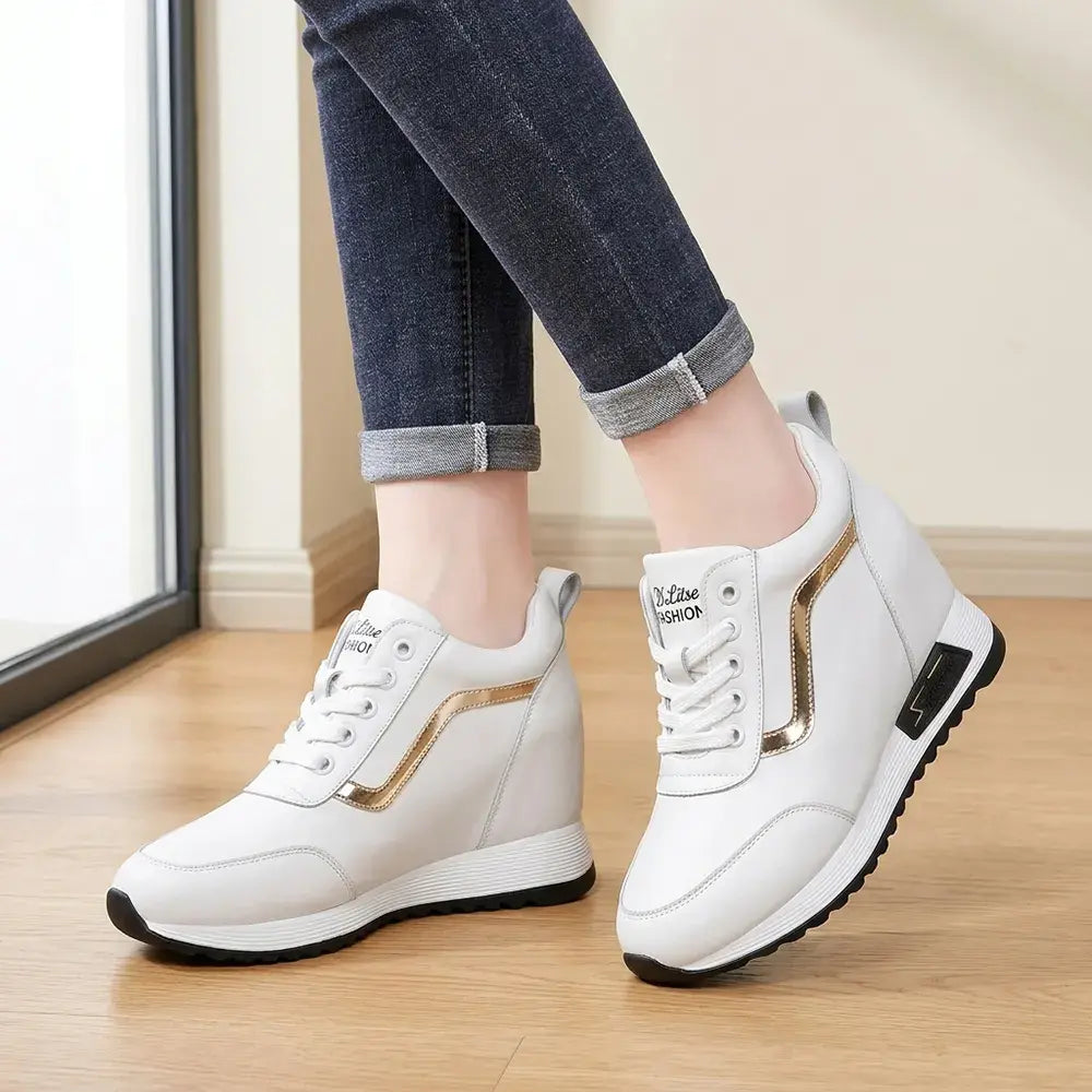👠Női platform tornacipők rejtett ékkel – bőr mindennapi cipők koreai stílusban – vastag talp, kényelmes sportcipők