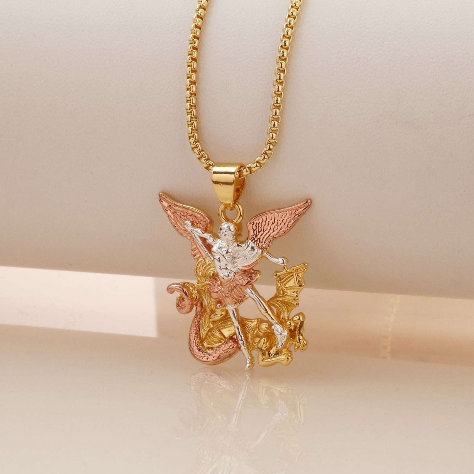 💥Háromszínű őrangyal nyaklánc – Elegáns és szimbolikus – Ideális mindennapi viselethez vagy ajándéknak – Finom és jelentőségteljes✨💛