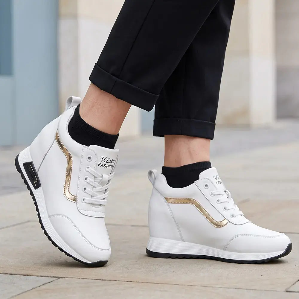 👠Női platform tornacipők rejtett ékkel – bőr mindennapi cipők koreai stílusban – vastag talp, kényelmes sportcipők
