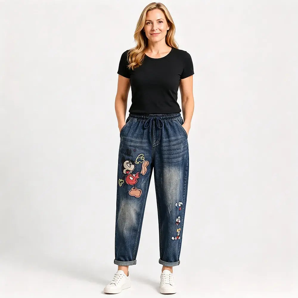 👖✨🍂 Női retro laza farmer hímzett díszítéssel és gumis derékkal – egyedi harem stílus (S-5XL, 2 szín)