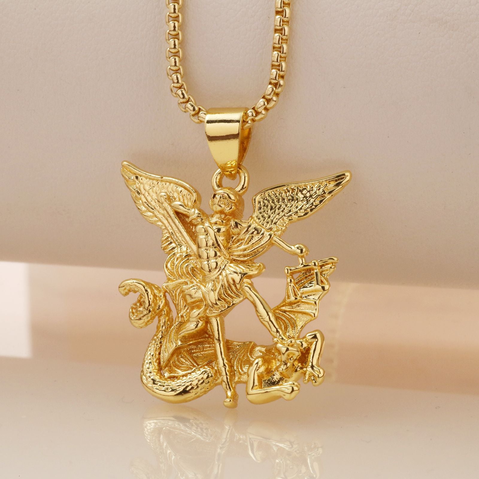 💥Háromszínű őrangyal nyaklánc – Elegáns és szimbolikus – Ideális mindennapi viselethez vagy ajándéknak – Finom és jelentőségteljes✨💛
